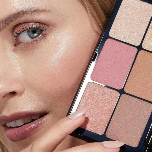 Палетка Kiko Milano Irresistible Total Look Face Powder Palette 01 Light-Medium 15 г 570/859662 фото